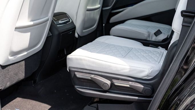 Новый Cadillac Escalade ESV V Рестайлинг, 6.2 л, 2025 в Дубае от Altass Motors Черный цвет. Other | AUTO.AE