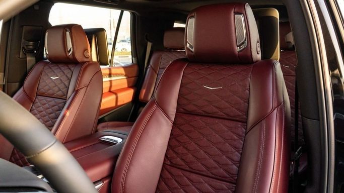 Новый Cadillac Escalade V Рестайлинг, 6.2 л, 2025 в Дубае от Altass Motors Черный цвет. Other | AUTO.AE