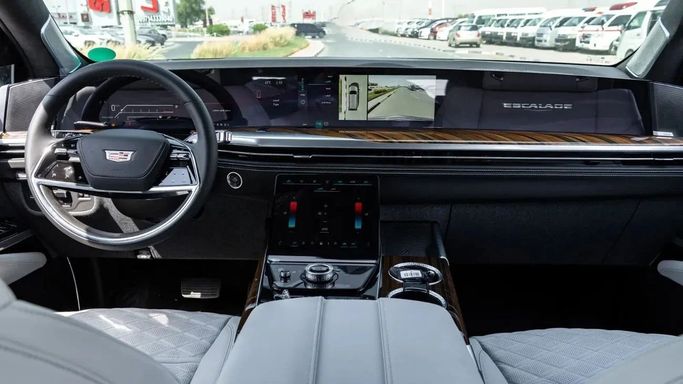 Новый Cadillac Escalade V Рестайлинг, 6.2 л, 2025 в Дубае от Altass Motors Черный цвет. Other | AUTO.AE