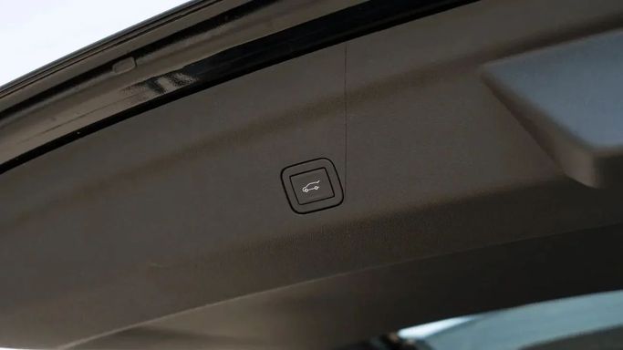 Новый Cadillac Escalade V Рестайлинг, 6.2 л, 2025 в Дубае от Altass Motors Черный цвет. Other | AUTO.AE