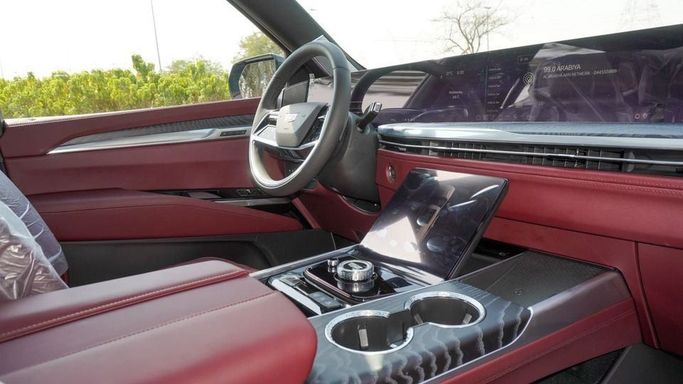 Новый Cadillac Escalade V Рестайлинг, 6.2 л, 2025 в Дубае от Najem Motors Серый цвет. GCC | AUTO.AE