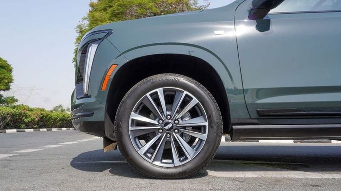 Новый Cadillac Escalade V Рестайлинг, 6.2 л, 2025 в Дубае от Najem Motors Серый цвет. GCC | AUTO.AE