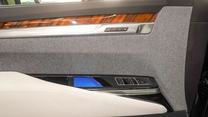 Новый Cadillac Escalade V Рестайлинг, 6.2 л, 2025 в Дубае от Najem Motors Черный цвет. GCC | AUTO.AE