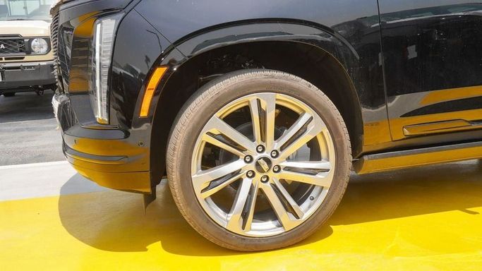 Новый Cadillac Escalade V Рестайлинг, 6.2 л, 2025 в Дубае от Najem Motors Черный цвет. GCC | AUTO.AE
