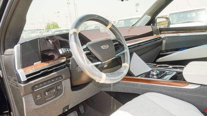 Новый Cadillac Escalade V Рестайлинг, 6.2 л, 2025 в Дубае от Najem Motors Черный цвет. GCC | AUTO.AE
