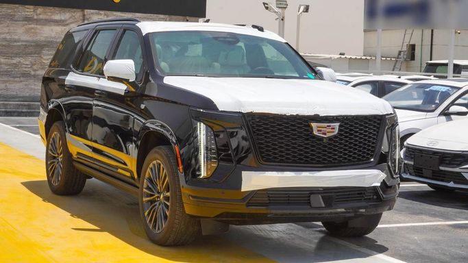 New Cadillac Escalade V Facelift, 6.2 l, 2025 in Dubai by Najem Motors, Black color. GCC Specs | AUTO.AE