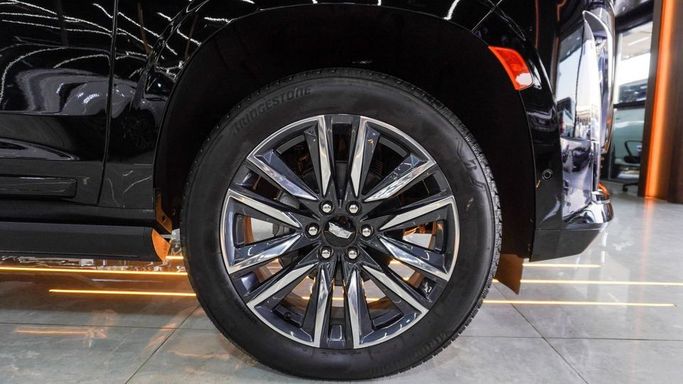 New Cadillac Escalade V Facelift, 6.2 l, 2024 in Dubai by Najem Motors, Black color. GCC Specs | AUTO.AE