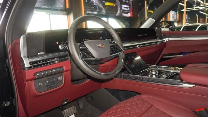 New Cadillac Escalade V Facelift, 6.2 l, 2025 in Dubai by Najem Motors, Black color. GCC Specs | AUTO.AE
