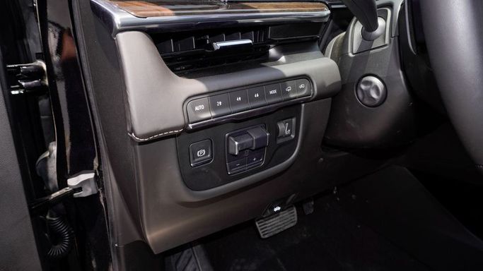 New Cadillac Escalade V Facelift, 6.2 l, 2024 in Dubai by Najem Motors, Black color. GCC Specs | AUTO.AE