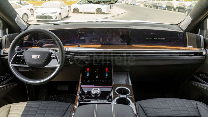Новый Cadillac Escalade V Рестайлинг, 6.2 л, 2025 в Дубае от Milele Черный цвет. Other | AUTO.AE