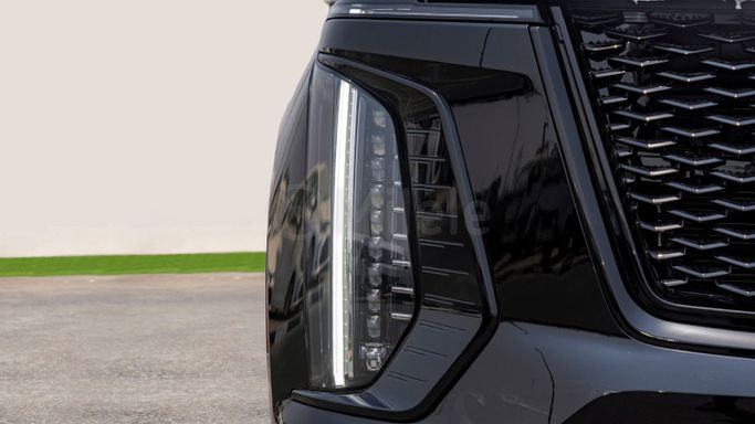 Новый Cadillac Escalade V Рестайлинг, 6.2 л, 2025 в Дубае от Milele Черный цвет. Other | AUTO.AE