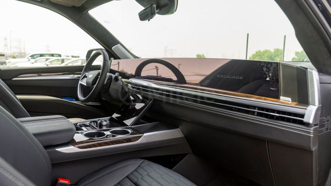 Новый Cadillac Escalade V Рестайлинг, 6.2 л, 2025 в Дубае от Milele Черный цвет. Other | AUTO.AE
