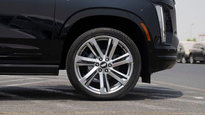 Новый Cadillac Escalade V Рестайлинг, 6.2 л, 2025 в Дубае от Milele Черный цвет. Other | AUTO.AE