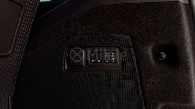 Новый Cadillac Escalade V Рестайлинг, 6.2 л, 2025 в Дубае от Milele Черный цвет. Other | AUTO.AE