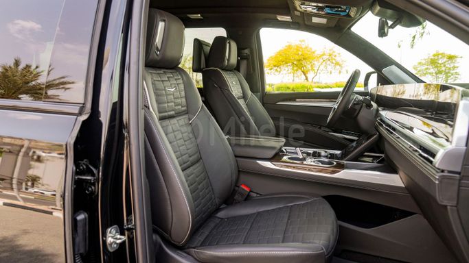 Новый Cadillac Escalade V Рестайлинг, 6.2 л, 2025 в Дубае от Milele Черный цвет. Other | AUTO.AE