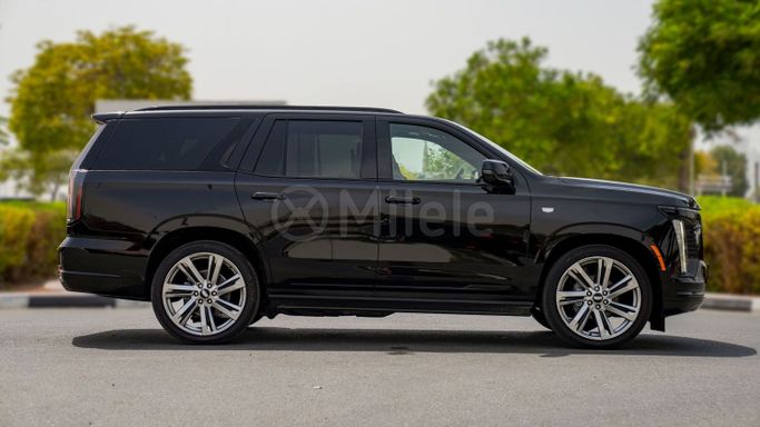 Новый Cadillac Escalade V Рестайлинг, 6.2 л, 2025 в Дубае от Milele Черный цвет. Other | AUTO.AE
