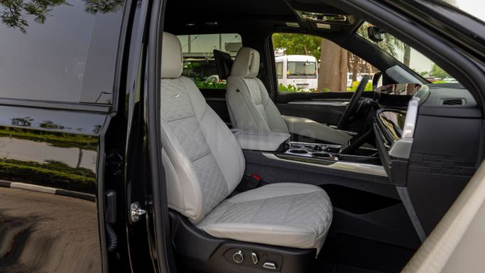 Новый Cadillac Escalade V Рестайлинг, 6.2 л, 2025 в Дубае от Milele Черный цвет. Other | AUTO.AE