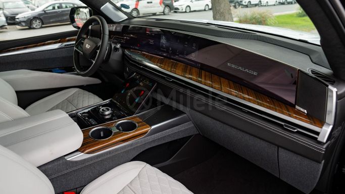 جديدة Cadillac Escalade شد الوجه V, 6.2 l, 2025 في في دبي من Milele، اللون أسود. أخرى | AUTO.AE