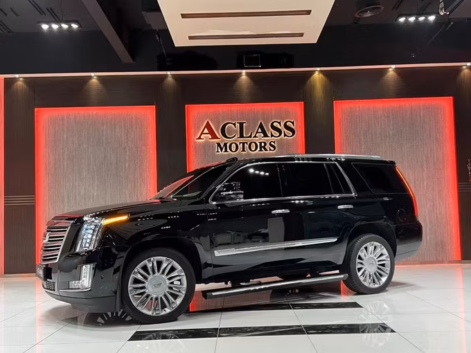 Подержанный Cadillac Escalade V, 6.2 л, 2020 в Дубае от A Class Motors Черный цвет.  | AUTO.AE