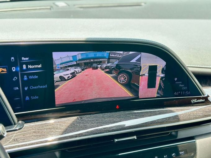 Подержанный Cadillac Escalade V, 6.2 л, 2023 в Дубае от Express Motors Черный цвет. Американская | AUTO.AE