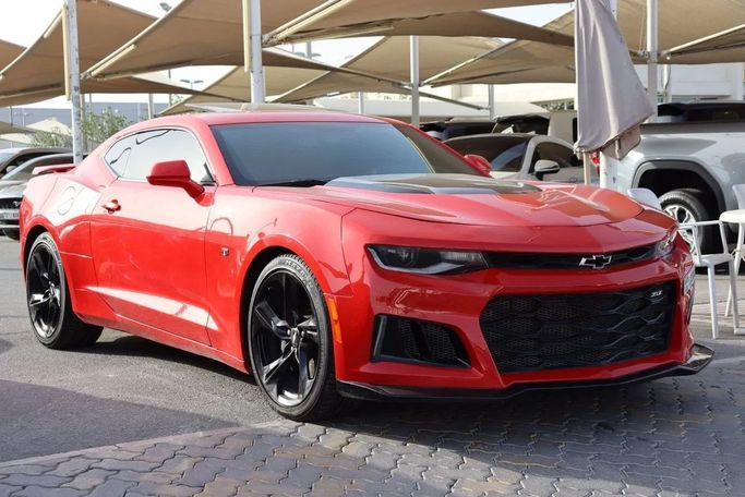 Подержанный Chevrolet Camaro VI Рестайлинг, 6.2 л, 2023 в Дубае от Dresden Motors Красный цвет. Американская | AUTO.AE