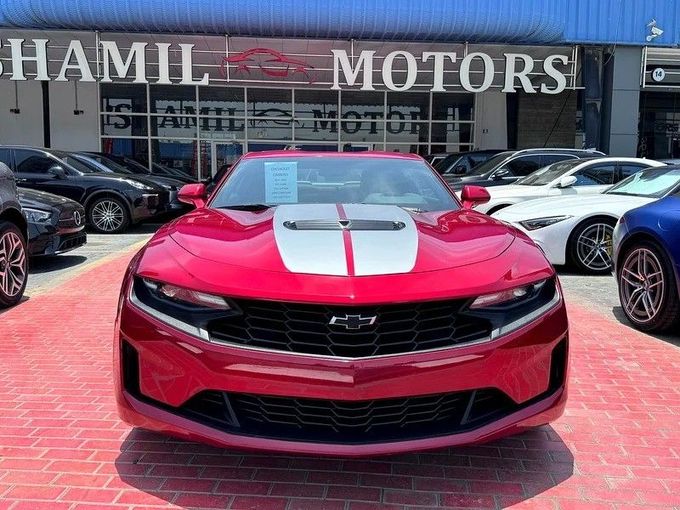 Подержанный Chevrolet Camaro VI Рестайлинг, 6.2 л, 2023 в Дубае от Shamil Motors Красный цвет. Американская | AUTO.AE