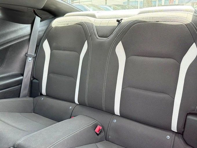 Подержанный Chevrolet Camaro VI Рестайлинг, 6.2 л, 2023 в Дубае от Shamil Motors Красный цвет. Американская | AUTO.AE