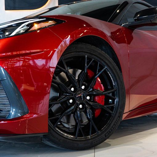 Chevrolet Corvette C8, 2023 тарга спорт класса в Дубае от DEIZ красный цвет | AUTO.AE