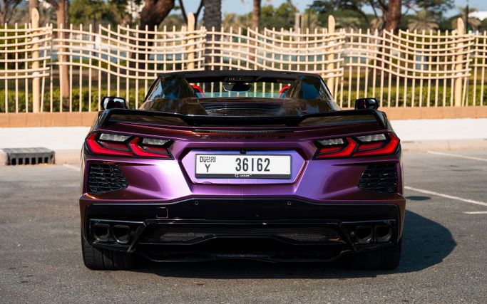 Chevrolet Corvette C8, 2023 кабриолет спорт класса в Дубае от Macan Luxury Motors пурпурный цвет | AUTO.AE