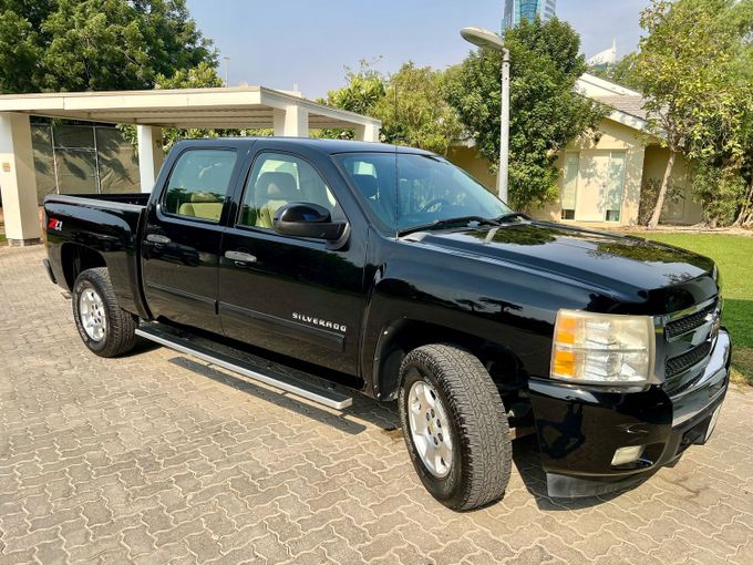 Подержанный Chevrolet Silverado II (GMT900), 5.3 л, 2011 в Дубае Черный цвет. GCC | AUTO.AE