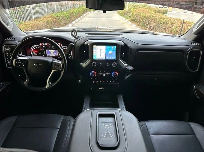جديدة Chevrolet Silverado IV (T1XX), 5.3 l, 2021 في في دبي من Alta Class Motors، اللون أبيض. أخرى | AUTO.AE