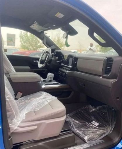 Новый Chevrolet Silverado IV (T1XX) Рестайлинг, 5.3 л, 2023 в Дубае от Mohamed Hakim Motors Синий цвет. GCC | AUTO.AE