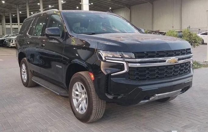 Новый Chevrolet Tahoe V, 5.3 л, 2023 в Дубае от Mohamed Hakim Motors Черный цвет. GCC | AUTO.AE