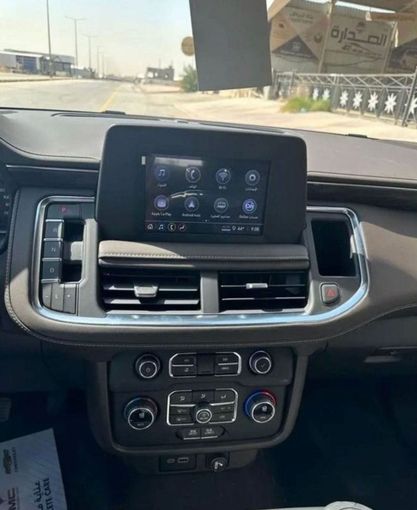 Новый Chevrolet Tahoe V, 5.3 л, 2023 в Дубае от Mohamed Hakim Motors Серебристый цвет. GCC | AUTO.AE