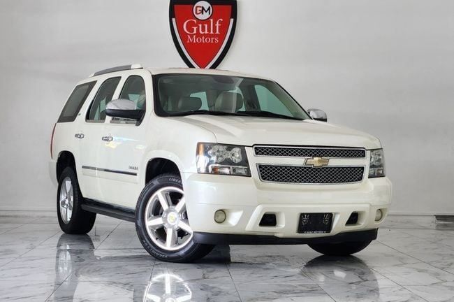Подержанный Chevrolet Tahoe III, 5.3 л, 2010 в Дубае от Gulf Motors Белый цвет. GCC | AUTO.AE