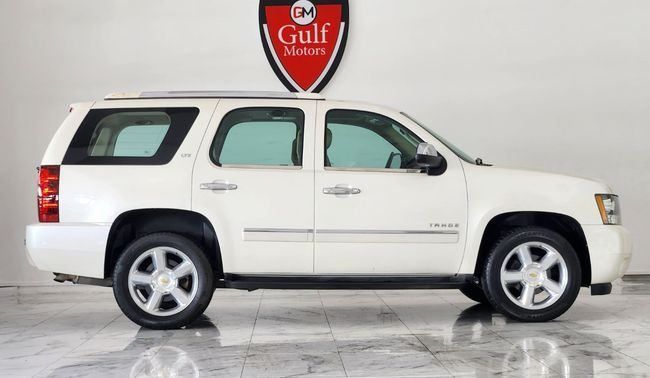 Подержанный Chevrolet Tahoe III, 5.3 л, 2010 в Дубае от Gulf Motors Белый цвет. GCC | AUTO.AE