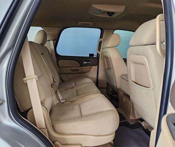 Used Chevrolet Tahoe III, 5.3 l, 2011 in Dubai by Gulf Motors, Silver color. GCC Specs | AUTO.AE