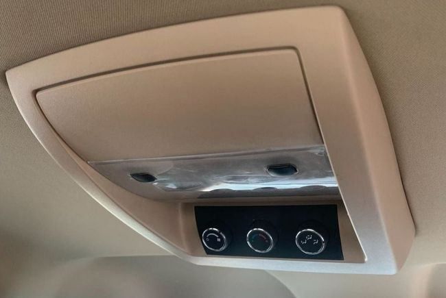 Used Chevrolet Tahoe III, 5.3 l, 2011 in Dubai by Gulf Motors, Silver color. GCC Specs | AUTO.AE