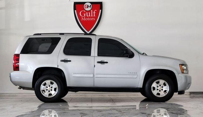 Used Chevrolet Tahoe III, 5.3 l, 2011 in Dubai by Gulf Motors, Silver color. GCC Specs | AUTO.AE