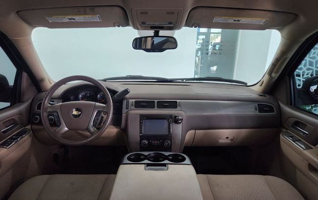 Used Chevrolet Tahoe III, 5.3 l, 2011 in Dubai by Gulf Motors, Silver color. GCC Specs | AUTO.AE