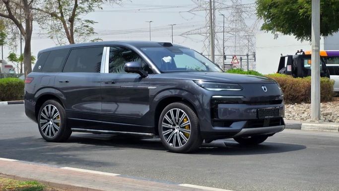 Новый Denza N9, 2.0 л, 2025 в Дубае от Alwan Global Cars Серый цвет. Other | AUTO.AE