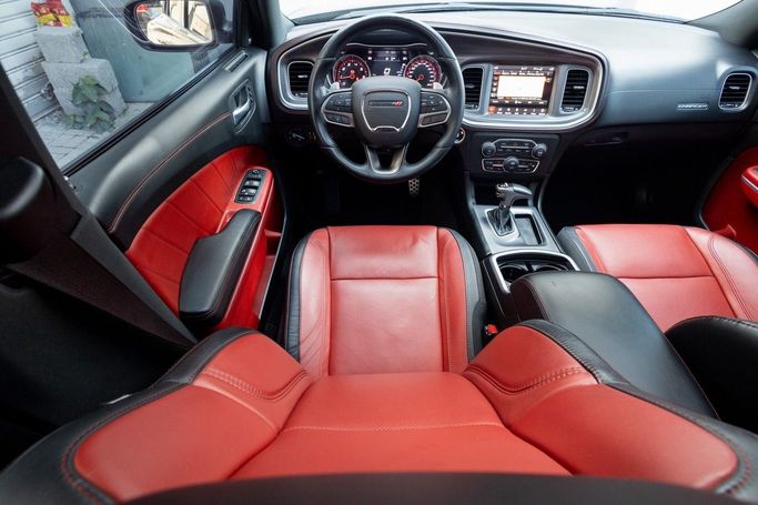 Подержанный Dodge Challenger III Рестайлинг 2, 3.6 л, 2021 в Дубае от Linda Cars Серый цвет. GCC | AUTO.AE