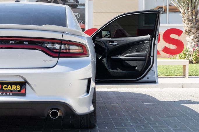 Подержанный Dodge Challenger III Рестайлинг 2, 3.6 л, 2021 в Дубае от Linda Cars Серебристый цвет. GCC | AUTO.AE