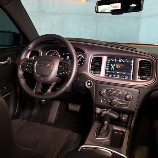 Dodge Charger R_T VII (LD) Рестайлинг, 2024 седан стандарт класса в Дубае от DEIZ красный цвет | AUTO.AE