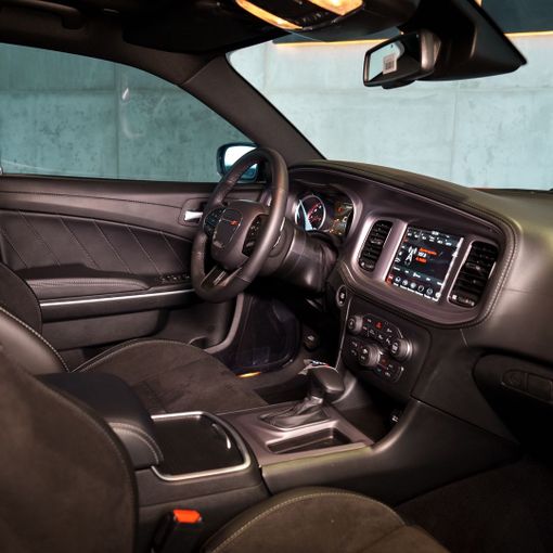 Dodge Charger R_T VII (LD) Рестайлинг, 2024 седан стандарт класса в Дубае от DEIZ красный цвет | AUTO.AE