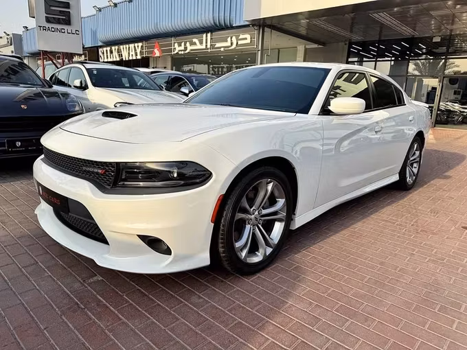Подержанный Dodge Charger VII (LD) Рестайлинг, 3.6 л, 2022 в Дубае от Nice Cars Motos Белый цвет. GCC | AUTO.AE