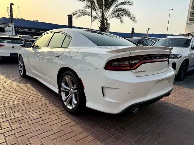Подержанный Dodge Charger VII (LD) Рестайлинг, 3.6 л, 2022 в Дубае от Nice Cars Motos Белый цвет. GCC | AUTO.AE