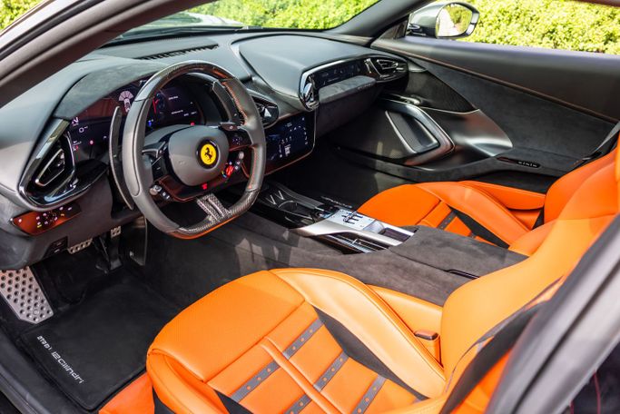 Ferrari 12Cilindri, 2025 купе спорт класса в Дубае от POF RENTAL зеленый цвет | AUTO.AE