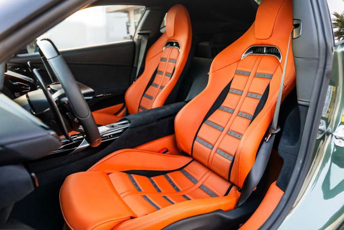 Ferrari 12Cilindri, 2025 купе спорт класса в Дубае от POF RENTAL зеленый цвет | AUTO.AE