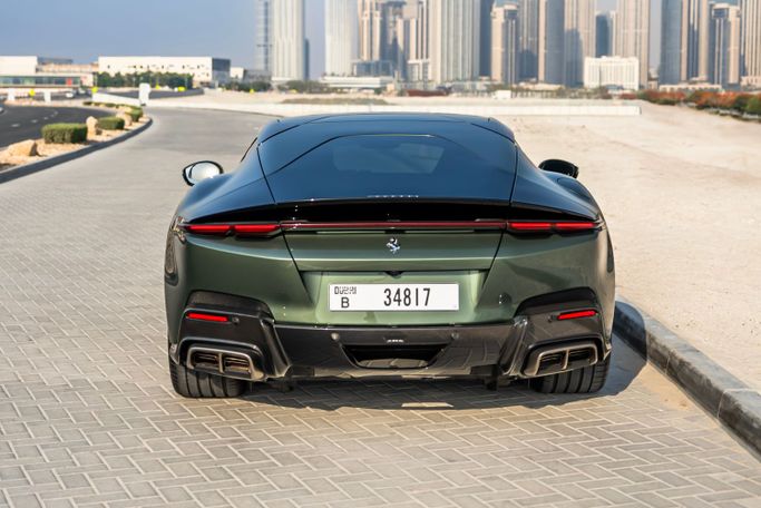 Ferrari 12Cilindri, 2025 купе спорт класса в Дубае от POF RENTAL зеленый цвет | AUTO.AE